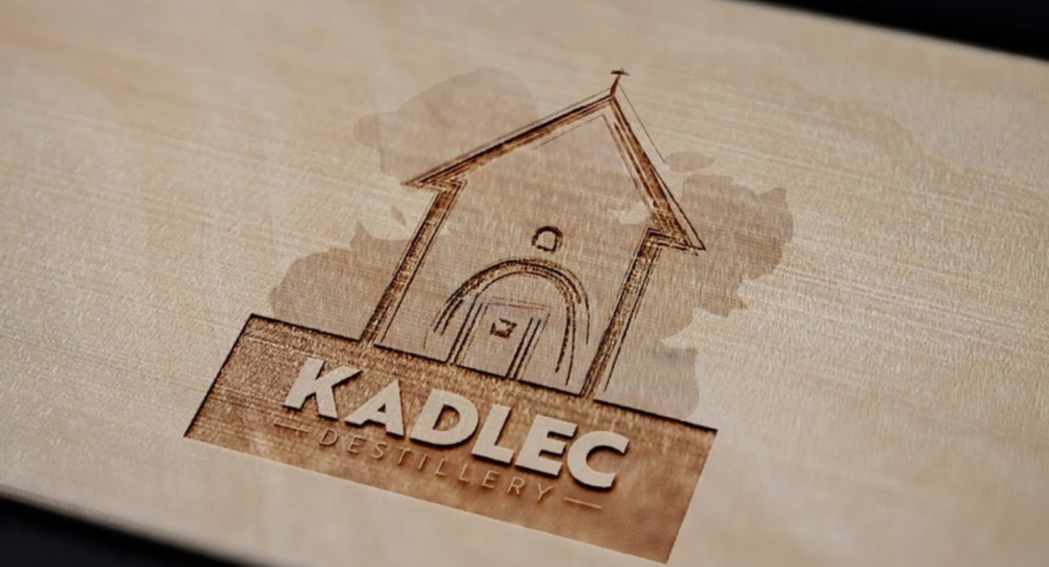 CASE STUDY: AKO VYTVORIŤ STRATÉGIU ZNAČKY A VIZUÁLNU IDENTITU PRE VÝROBCU DESTILÁTOV